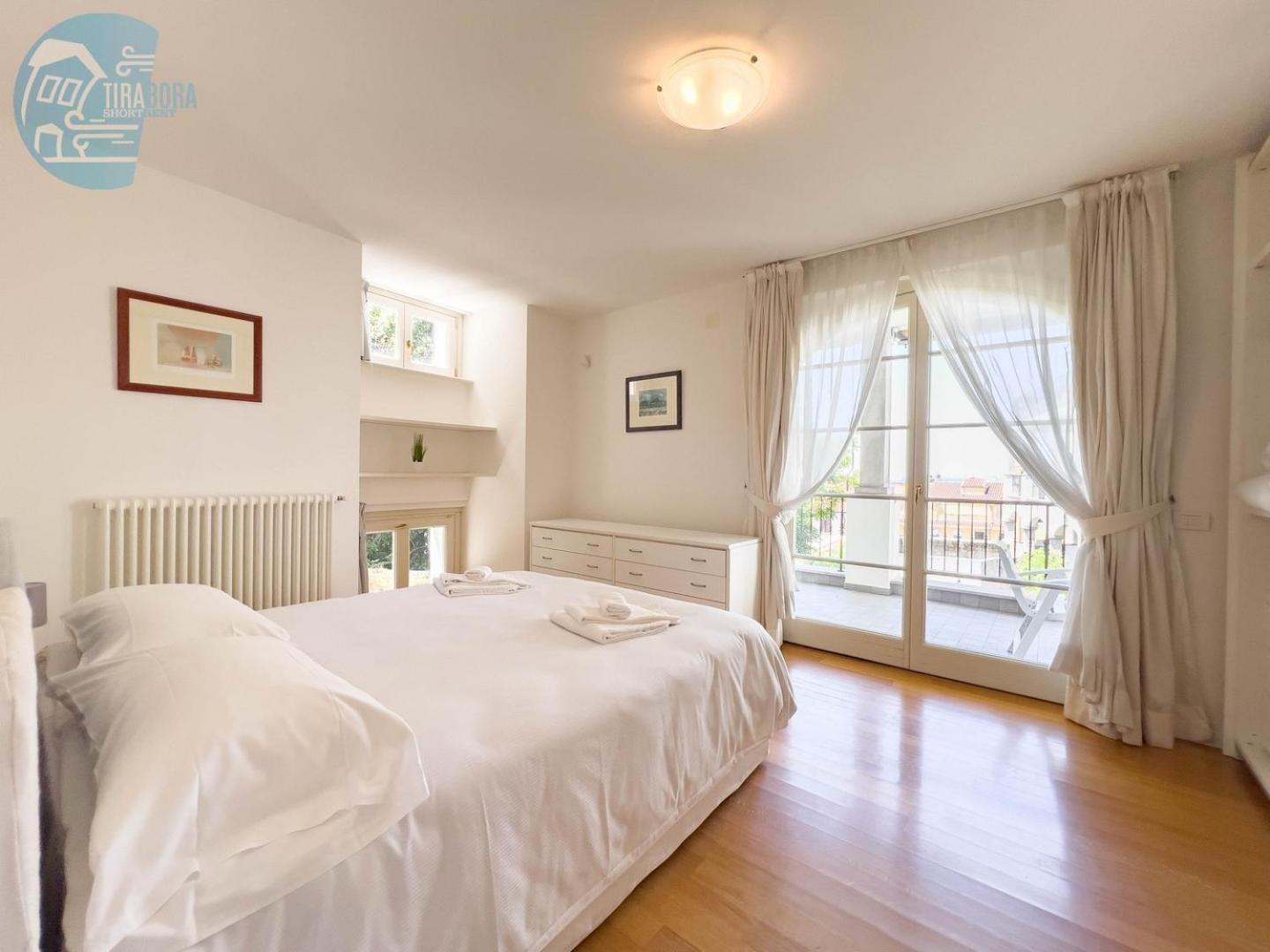 Cattedrale 5 Tirabora Short Rent Apartment Trieste Luaran gambar
