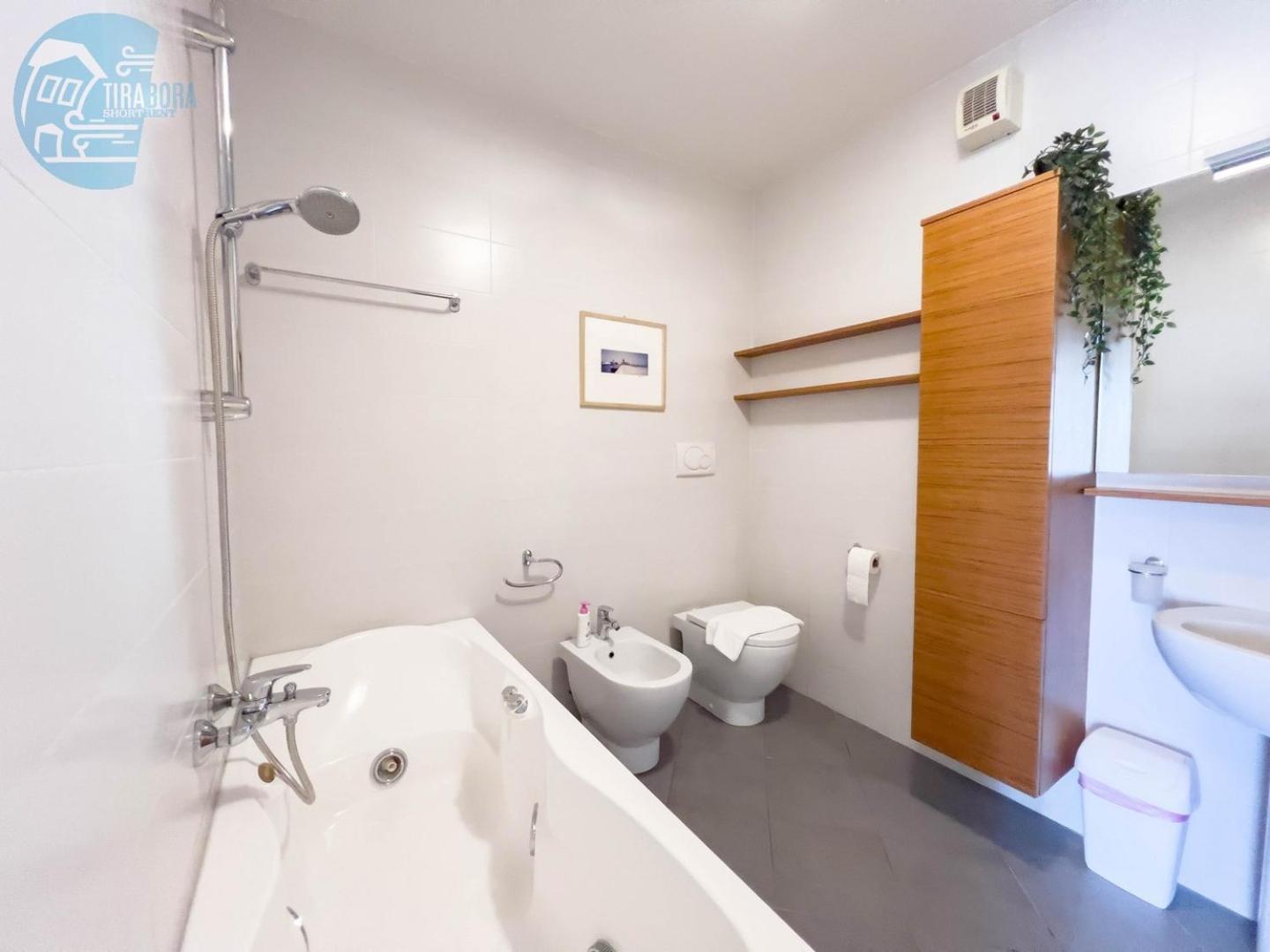Cattedrale 5 Tirabora Short Rent Apartment Trieste Luaran gambar