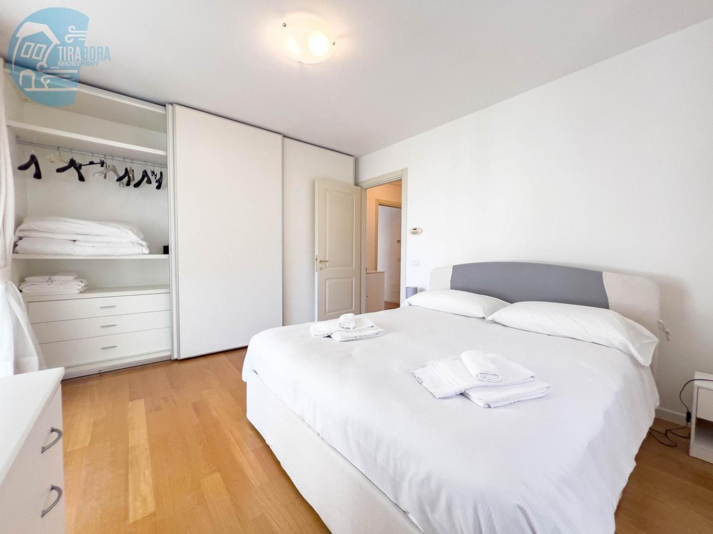 Cattedrale 5 Tirabora Short Rent Apartment Trieste Luaran gambar