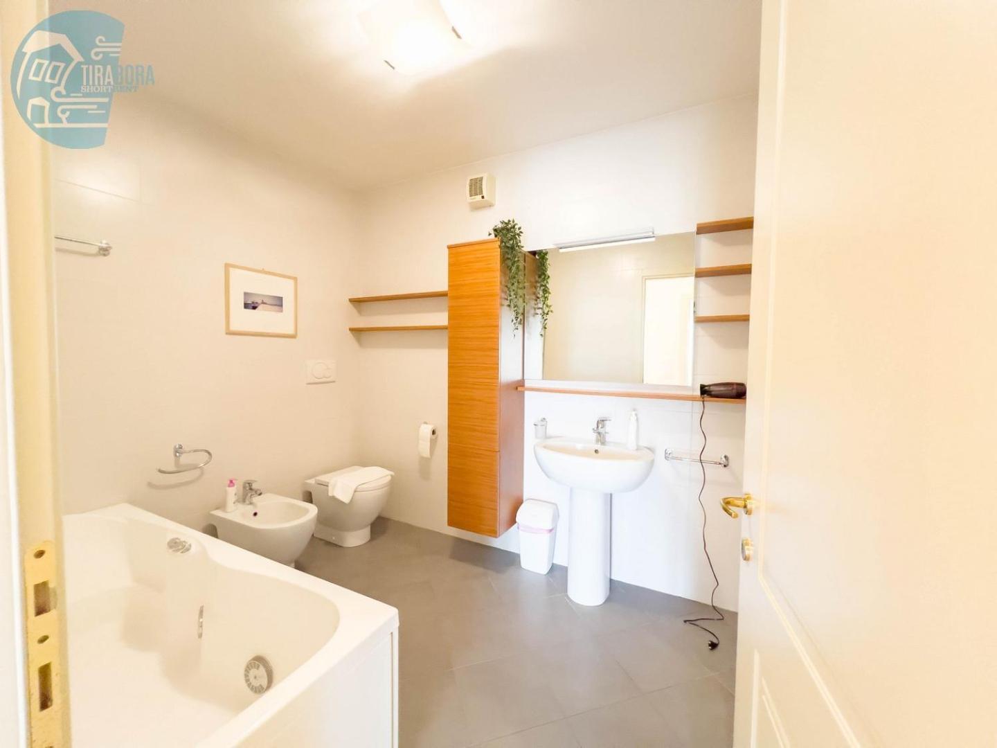 Cattedrale 5 Tirabora Short Rent Apartment Trieste Luaran gambar