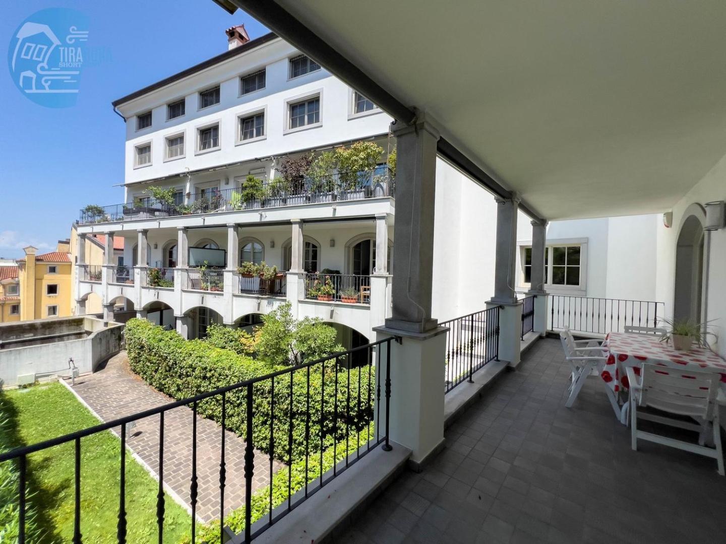 Cattedrale 5 Tirabora Short Rent Apartment Trieste Luaran gambar