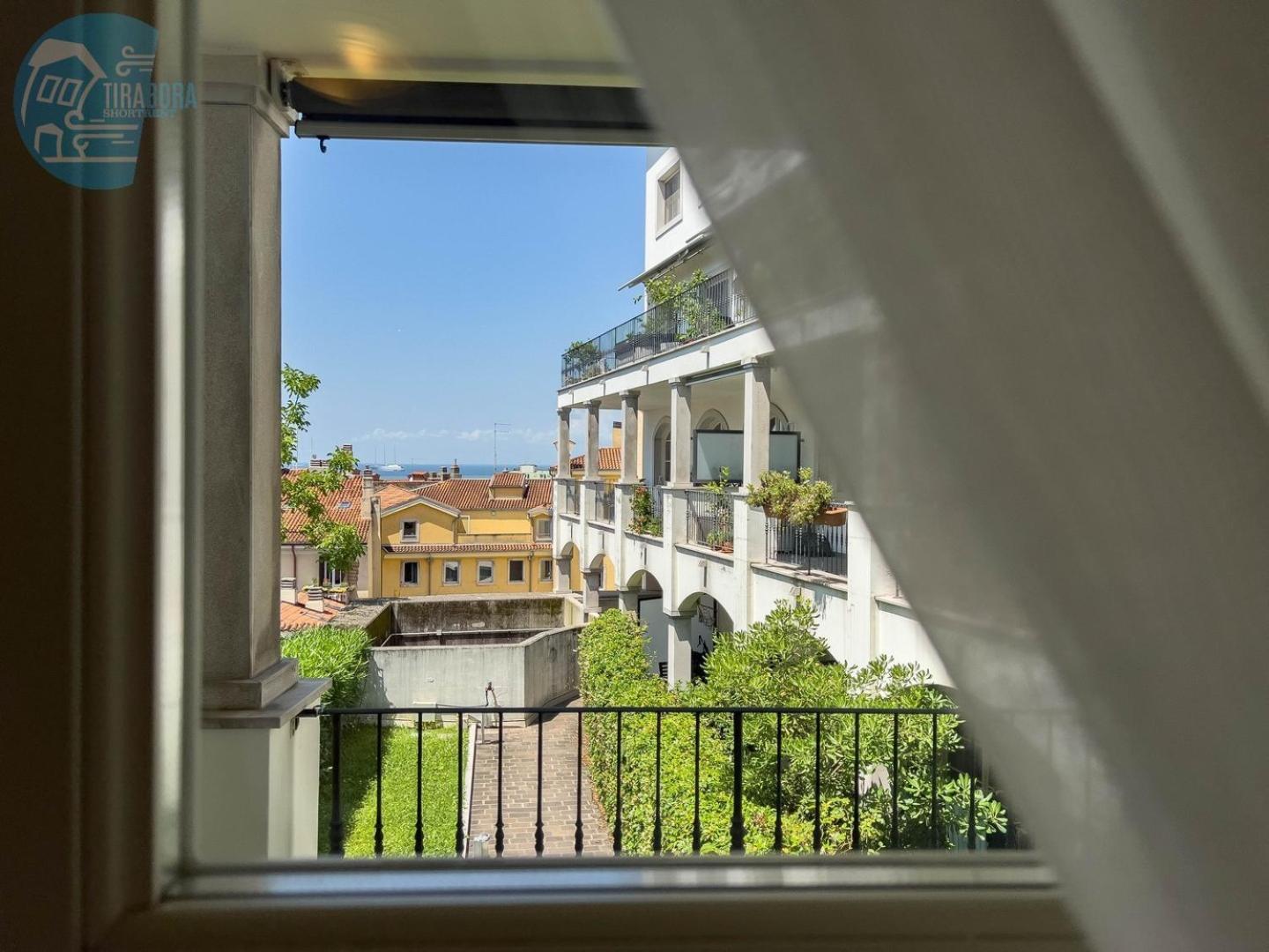 Cattedrale 5 Tirabora Short Rent Apartment Trieste Luaran gambar